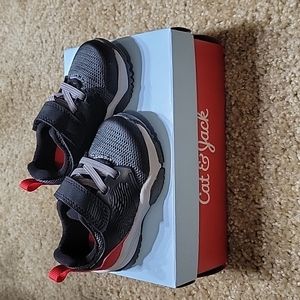 Cat & Jack Ari sneakers